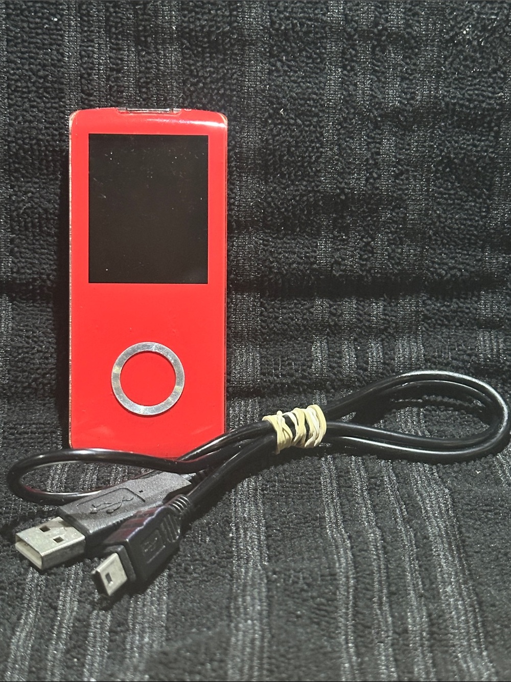 Coby MP705 4GB Digital Red MP3 / MP4 Music, Video, E-book & FM Radio Player